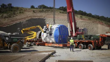 Transport and arrival of the Canigou TBM by special convoy